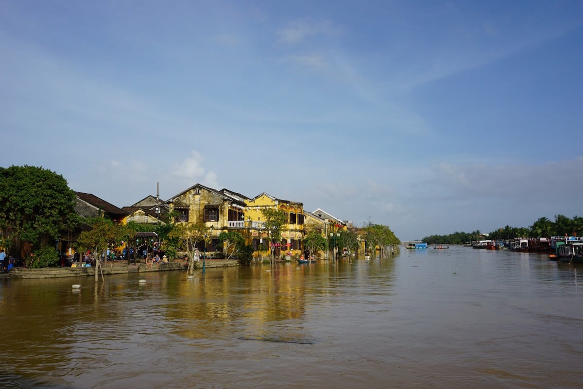 La ciudad antigua de Hoi An después de una inundación alta.