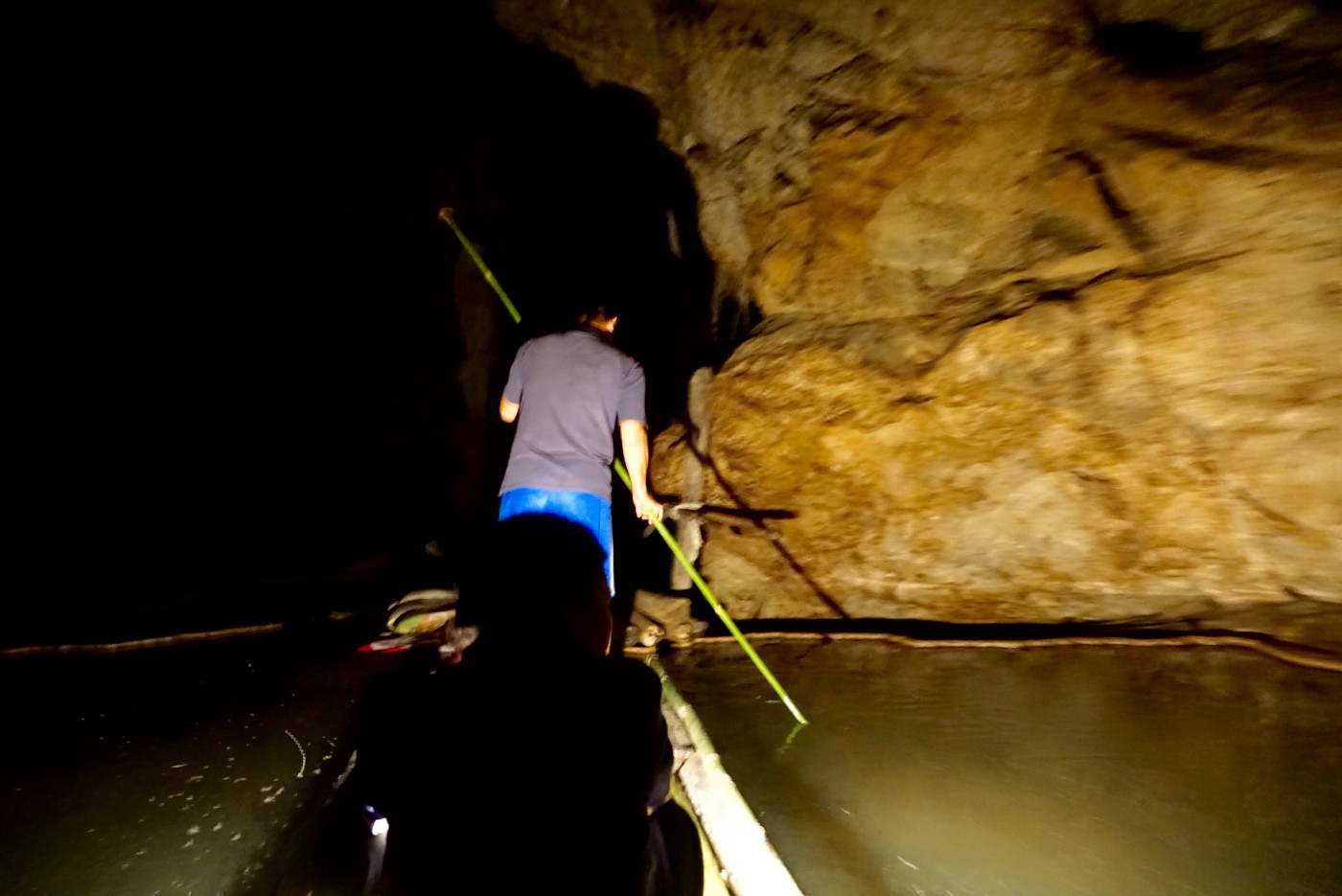 Entrando en la cueva